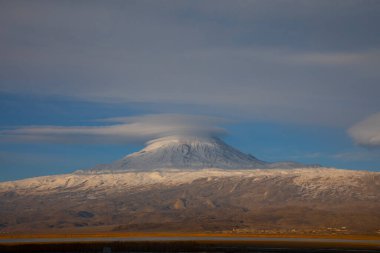 Ishak Paşa Sarayı ve Mount Pain View / Doubeyazt - Türkiye.