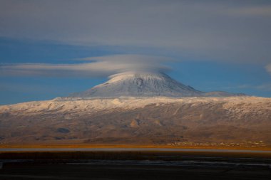 Ishak Paşa Sarayı ve Mount Pain View / Doubeyazt - Türkiye.