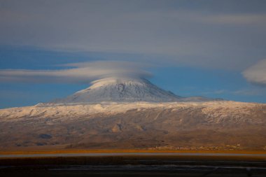 Ishak Paşa Sarayı ve Mount Pain View / Doubeyazt - Türkiye.