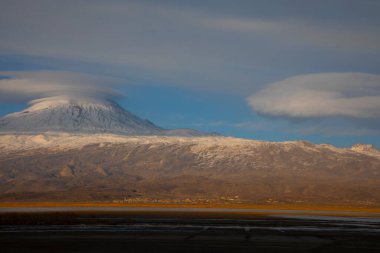 Ishak Paşa Sarayı ve Mount Pain View / Doubeyazt - Türkiye.