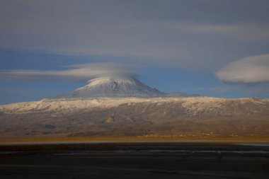 Ishak Paşa Sarayı ve Mount Pain View / Doubeyazt - Türkiye.