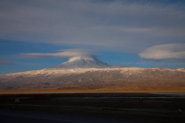 Ishak Paşa Sarayı ve Mount Pain View / Doubeyazt - Türkiye.