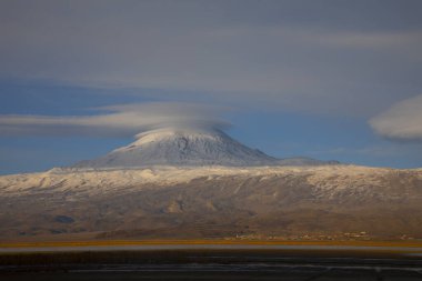 Ishak Paşa Sarayı ve Mount Pain View / Doubeyazt - Türkiye.