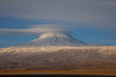 Ishak Paşa Sarayı ve Mount Pain View / Doubeyazt - Türkiye.