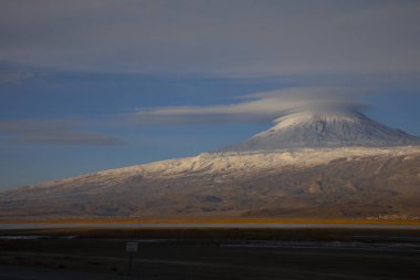 Ishak Paşa Sarayı ve Mount Pain View / Doubeyazt - Türkiye.