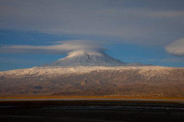Ishak Paşa Sarayı ve Mount Pain View / Doubeyazt - Türkiye.