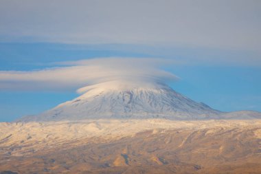 Ishak Paşa Sarayı ve Mount Pain View / Dogubeyazt - Türkiye.