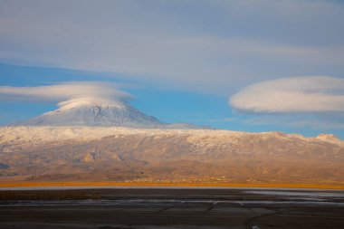 Ishak Paşa Sarayı ve Mount Pain View / Dogubeyazt - Türkiye.