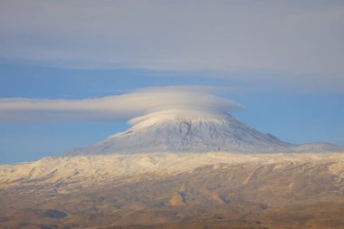 Ishak Paşa Sarayı ve Mount Pain View / Dogubeyazt - Türkiye.