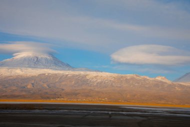 Ishak Paşa Sarayı ve Mount Pain View / Dogubeyazt - Türkiye.