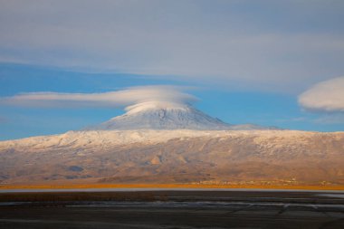 Ishak Paşa Sarayı ve Mount Pain View / Dogubeyazt - Türkiye.
