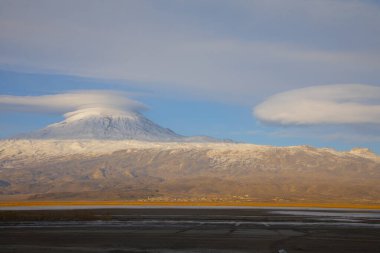 Ishak Paşa Sarayı ve Mount Pain View / Dogubeyazt - Türkiye.