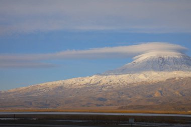 Ishak Paşa Sarayı ve Mount Pain View / Dogubeyazt - Türkiye.