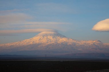 Ishak Paşa Sarayı ve Mount Pain View / Dogubeyazt - Türkiye.