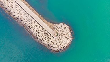 Yavuz Sultan Selim Köprüsü ya da Üçüncü Boğaz Köprüsü, İstanbul Boğazı 'nın kuzey tarafında Karadeniz kıyısına bakan bir köprüdür..