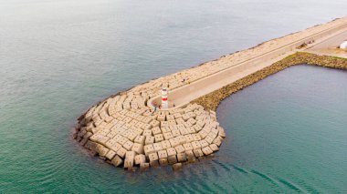 Yavuz Sultan Selim Köprüsü ya da Üçüncü Boğaz Köprüsü, İstanbul Boğazı 'nın kuzey tarafında Karadeniz kıyısına bakan bir köprüdür..