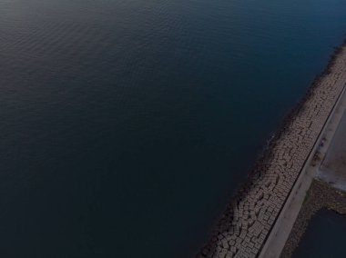 Yavuz Sultan Selim Köprüsü ya da Üçüncü Boğaz Köprüsü, İstanbul Boğazı 'nın kuzey tarafında Karadeniz kıyısına bakan bir köprüdür..