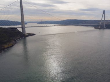 Yavuz Sultan Selim Köprüsü ya da Üçüncü Boğaz Köprüsü, İstanbul Boğazı 'nın kuzey tarafında Karadeniz kıyısına bakan bir köprüdür..