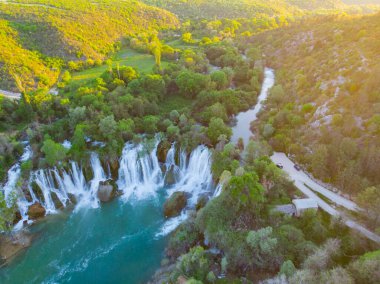 Bosna-Hersek 'teki Kravice şelalesinin hava manzarası