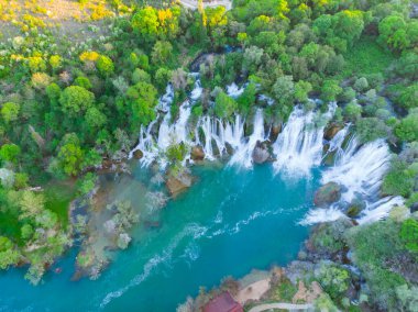 Bosna-Hersek 'teki Kravice şelalesinin hava manzarası