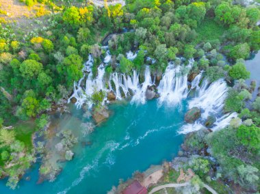 Bosna-Hersek 'teki Kravice şelalesinin hava manzarası