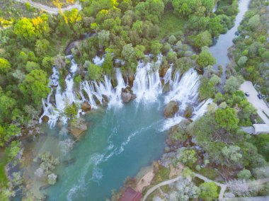 Bosna-Hersek 'teki Kravice şelalesinin hava manzarası