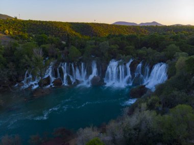 Bosna-Hersek 'teki Kravice şelalesinin hava manzarası