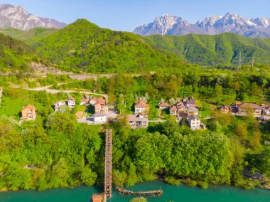 Çarpıcı manzaraları, zengin tarihi, nefis yemekleri ve dost canlısı yerlileriyle Jablanica, benzersiz ve unutulmaz bir deneyim sunuyor.