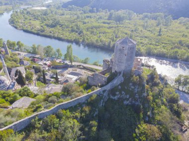 Pocitel, 1383 yılında Bosna Kralı I. Stjepan Tvrtko tarafından Neretva Nehri kıyısında bir savunma noktası olarak kurulmuştur..