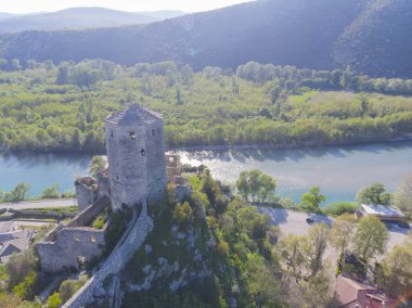 Pocitel, 1383 yılında Bosna Kralı I. Stjepan Tvrtko tarafından Neretva Nehri kıyısında bir savunma noktası olarak kurulmuştur..