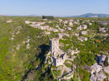 Pocitel, 1383 yılında Bosna Kralı I. Stjepan Tvrtko tarafından Neretva Nehri kıyısında bir savunma noktası olarak kurulmuştur..