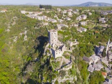 Pocitel, 1383 yılında Bosna Kralı I. Stjepan Tvrtko tarafından Neretva Nehri kıyısında bir savunma noktası olarak kurulmuştur..