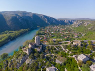 Pocitel, 1383 yılında Bosna Kralı I. Stjepan Tvrtko tarafından Neretva Nehri kıyısında bir savunma noktası olarak kurulmuştur..