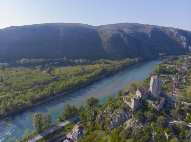 Pocitel, 1383 yılında Bosna Kralı I. Stjepan Tvrtko tarafından Neretva Nehri kıyısında bir savunma noktası olarak kurulmuştur..