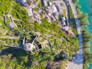 Pocitel, 1383 yılında Bosna Kralı I. Stjepan Tvrtko tarafından Neretva Nehri kıyısında bir savunma noktası olarak kurulmuştur..