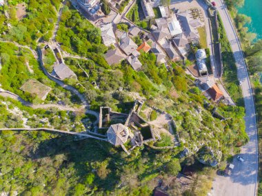 Pocitel, 1383 yılında Bosna Kralı I. Stjepan Tvrtko tarafından Neretva Nehri kıyısında bir savunma noktası olarak kurulmuştur..