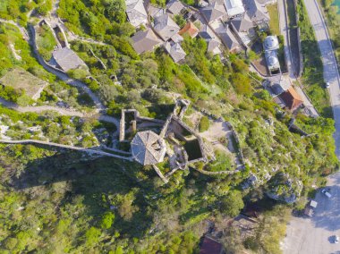 Pocitel, 1383 yılında Bosna Kralı I. Stjepan Tvrtko tarafından Neretva Nehri kıyısında bir savunma noktası olarak kurulmuştur..