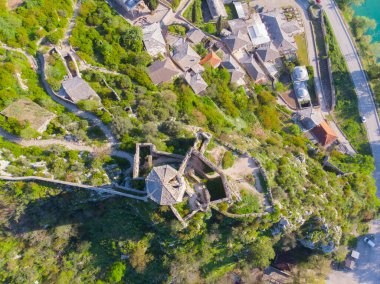 Pocitel, 1383 yılında Bosna Kralı I. Stjepan Tvrtko tarafından Neretva Nehri kıyısında bir savunma noktası olarak kurulmuştur..