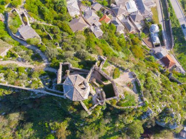 Pocitel, 1383 yılında Bosna Kralı I. Stjepan Tvrtko tarafından Neretva Nehri kıyısında bir savunma noktası olarak kurulmuştur..