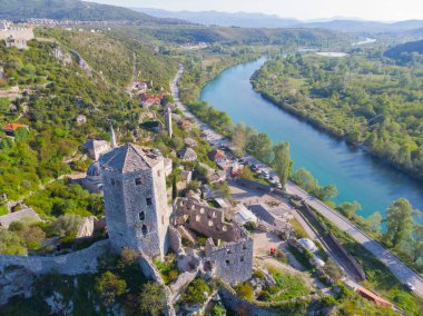 Pocitel, 1383 yılında Bosna Kralı I. Stjepan Tvrtko tarafından Neretva Nehri kıyısında bir savunma noktası olarak kurulmuştur..