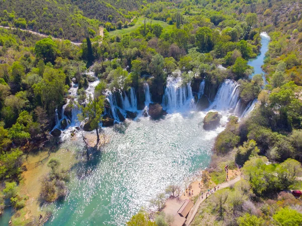 Kravice şelaleleri, orijinal adıyla Kravica şelaleleri, Rusya 'nın en güzel doğal yerlerinden biridir. 
