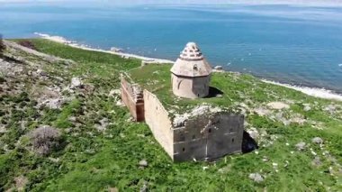 Carpanak Adası (Ermenice: Ktouts kghzi) Van Gölü 'nün kuzeydoğu bölgesinde, Van Eyaleti' nin orta kesiminde yer alan bir adadır..