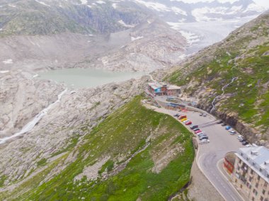 Furka Geçidi, İsviçre 'nin güneyindeki Alplerde, mevsimlik Furkapassway üzerinden Gletsch, Valais' i Realp, Uri 'ye bağlayan 2,429 metrelik bir dağ geçididir..