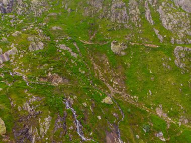 Furka Geçidi, İsviçre 'nin güneyindeki Alplerde, mevsimlik Furkapassway üzerinden Gletsch, Valais' i Realp, Uri 'ye bağlayan 2,429 metrelik bir dağ geçididir..