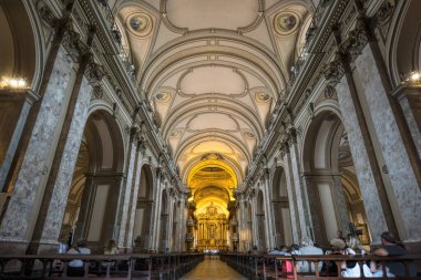 Kilisenin içinde lüks bir mabet
