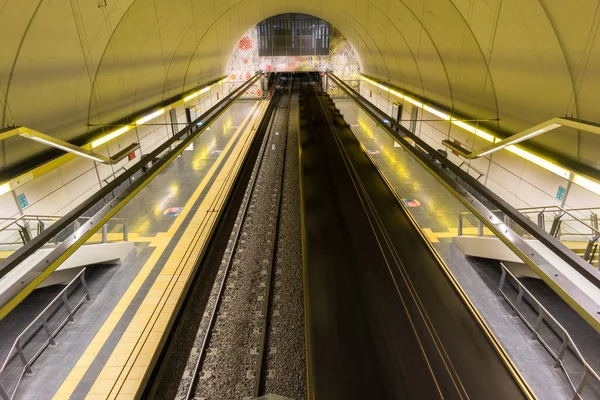 Metrospoorwegen Leeg Station — Stockfoto