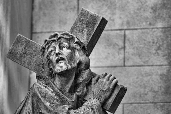 Standbeeld Van Jezus Met Het Kruis — Stockfoto