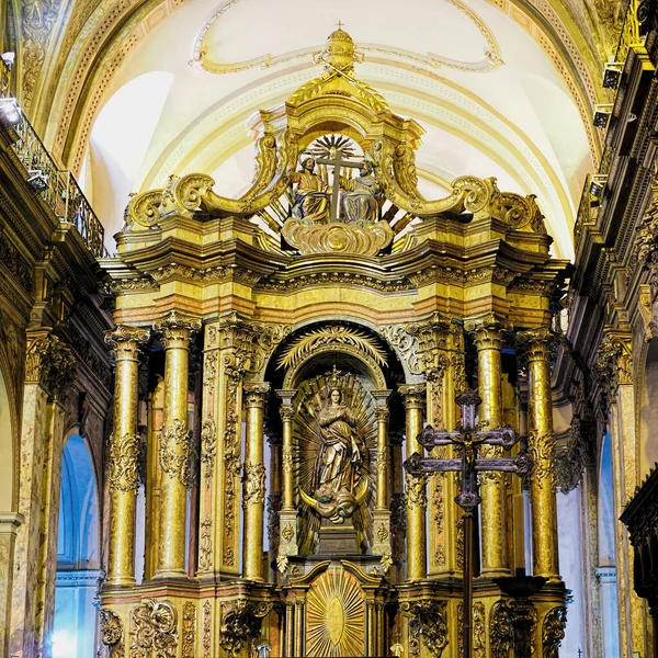 Розкішна Святиня Всередині Церкви — стокове фото