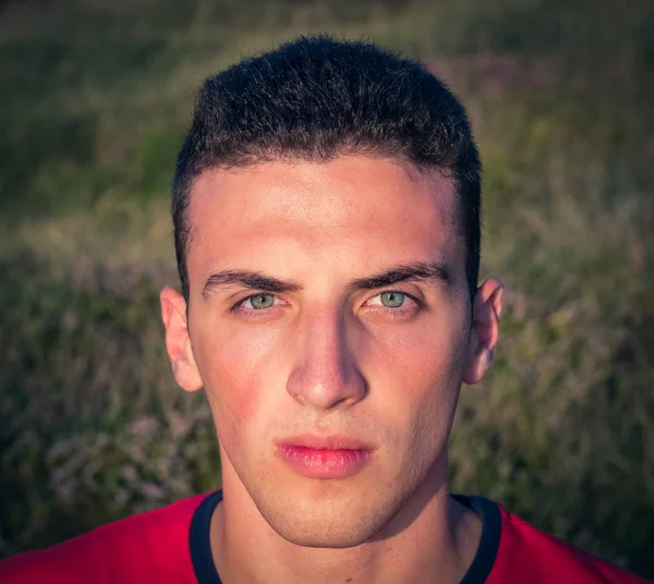 İnanılmaz çocuk inanılmaz gözleri kamera poz arıyorsunuz