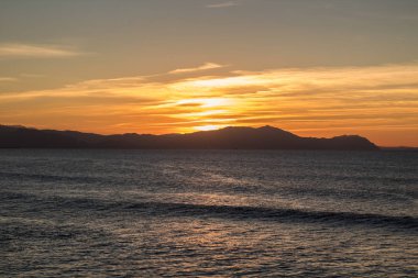 Bask Ülkesi plajda şaşırtıcı günbatımı